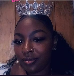 Meet your Posher, Ebony